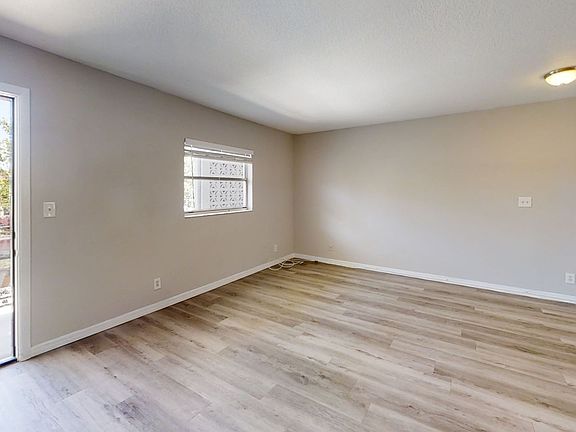 2nd image of 426 Palm Ave N APT 9