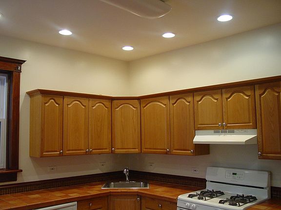 5th image of 1012 N Oakley Blvd