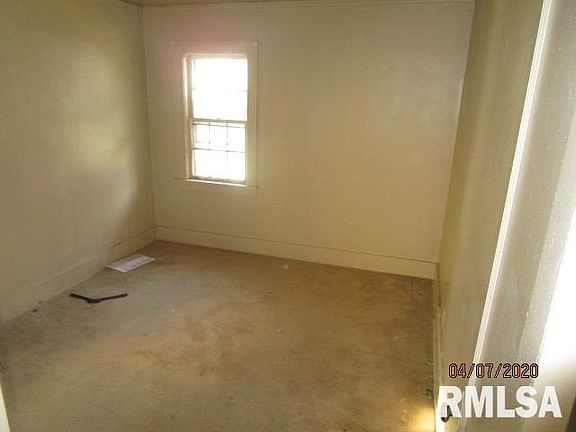 4th image of 804 W Macqueen Ave