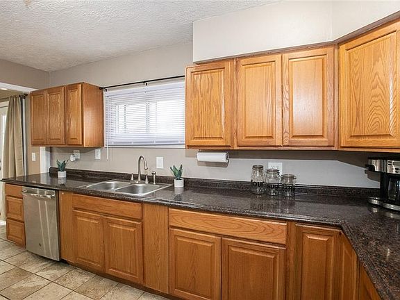 2nd image of 1517 Stanford Dr