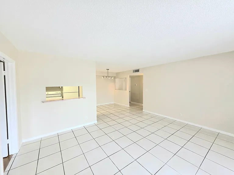 495 SE 8th St #237 — Photo 8