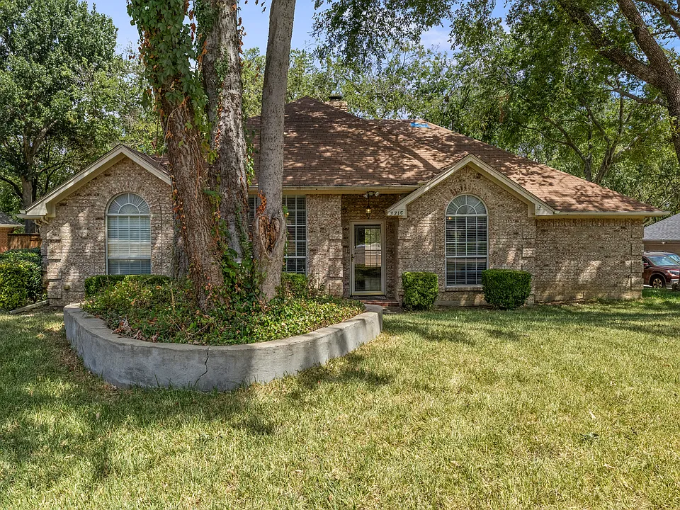 3715 Dahlia Dr