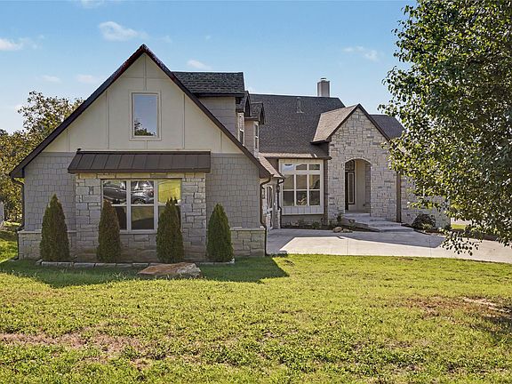 3rd image of 421 Summercrest Ct