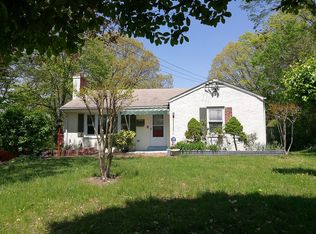 2802 James Dr, Alexandria, VA 22303