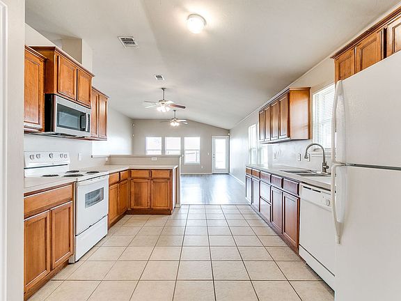 4th image of 2829 NW 182nd St
