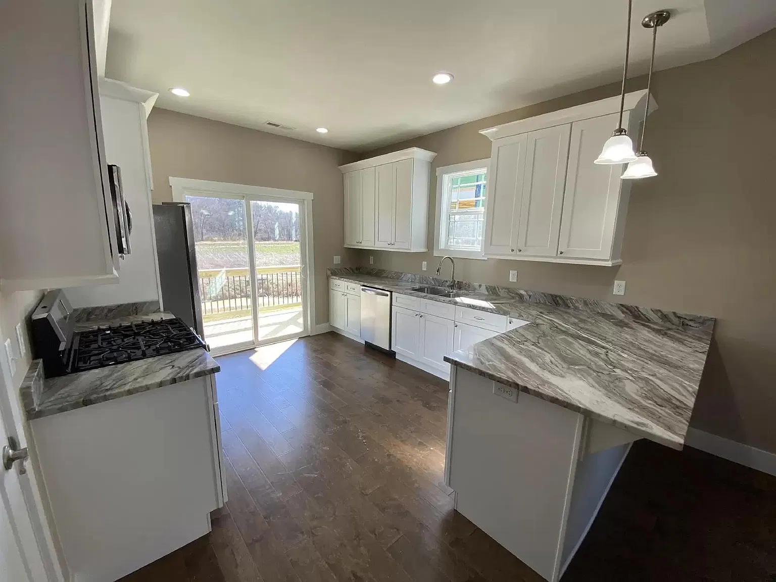 3 bed, 1450 sqft, $2,500 — Photo 3