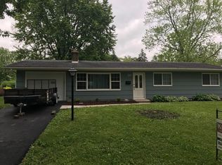 15 Greenbriar Rd, Montgomery, IL 60538