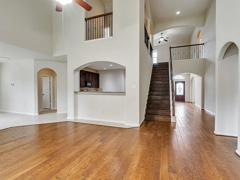 28006 Hollyfare Dr — Photo 4