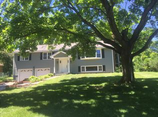1163 Fernwood Dr, Niskayuna, NY 12309