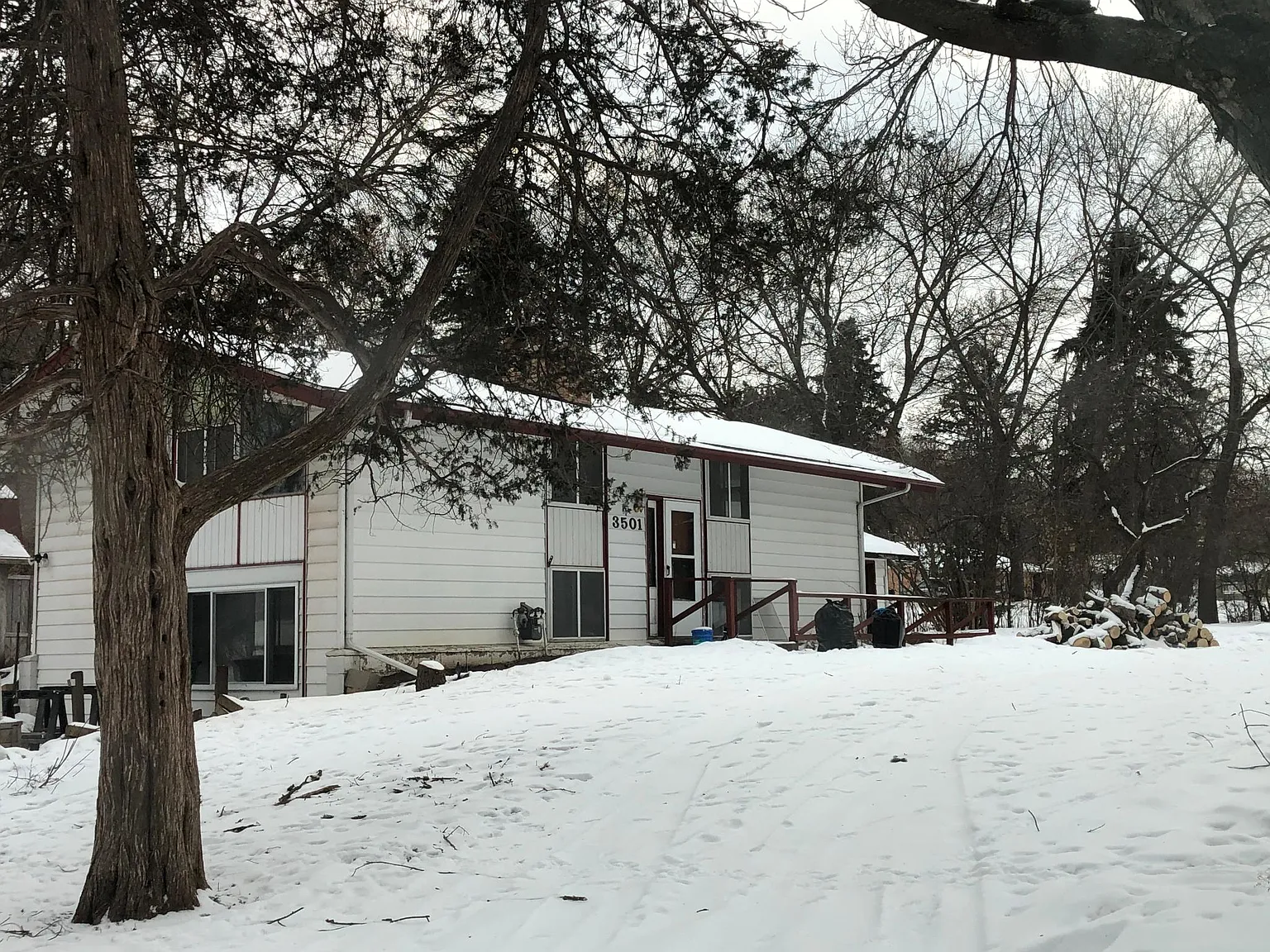 3 bed, 1.5 bath, 1935 sqft, $2,300 — Photo 1