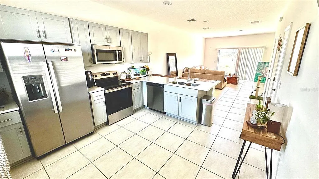 2 bed, 2.0 bath, 1275 sqft, $2,000 — Photo 3