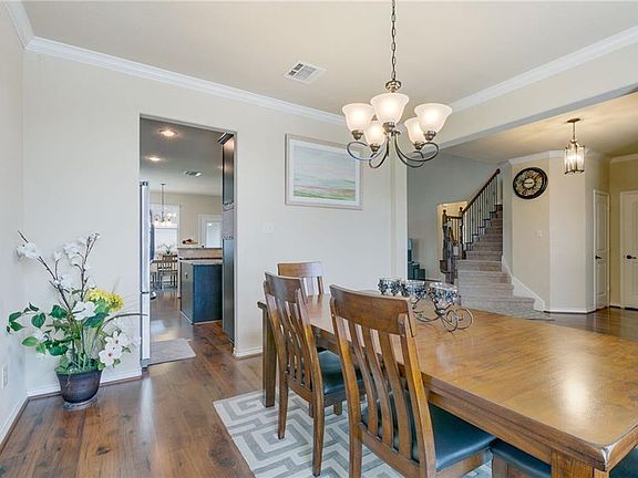 5th image of 204 Kenwood Dr