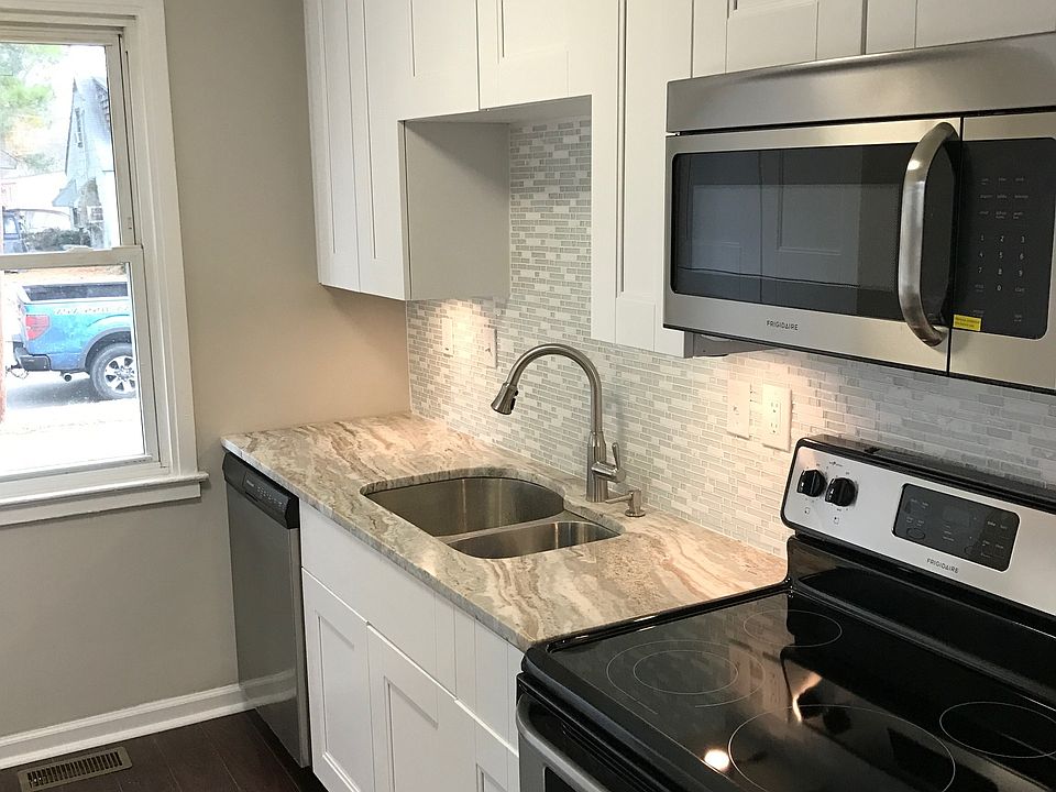 UPGRADED GRANITE TOPS