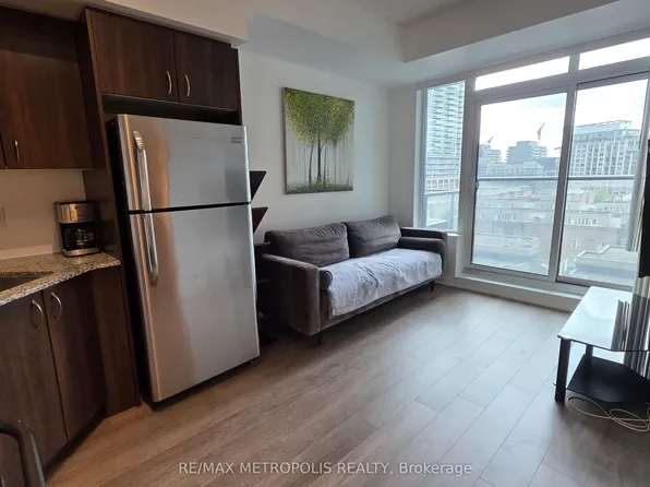 55 E Liberty St #813, Toronto, ON M6K 3P9