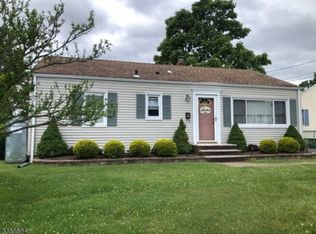 2 Mekeel Dr, Succasunna, NJ 07876