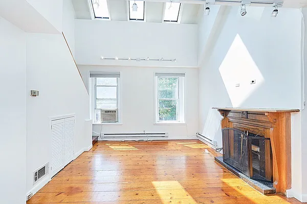 Rented by Keller Williams NYC | media 22