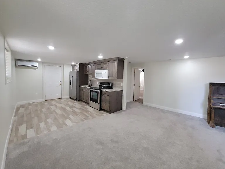 1065 N Canyon St #B — Photo 2