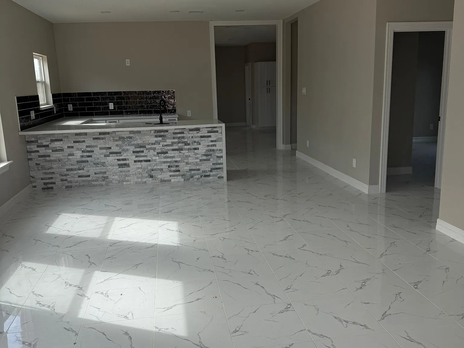 4 bed, 1920 sqft, $2,300 — Photo 2