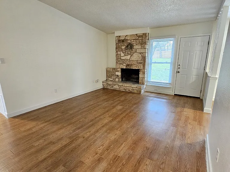 8005 Creekmere Ln — Photo 2