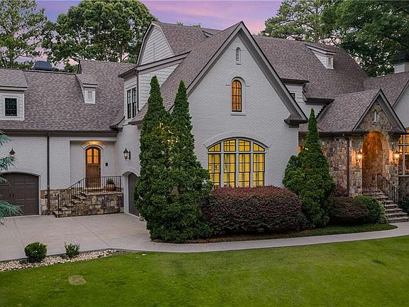 2nd image of 1024 Somerset Dr NW