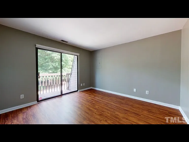 111 Brookberry Cir — Photo 18