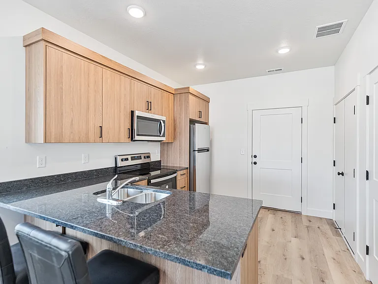 172 N 400 W — Photo 18