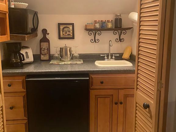 4th image of 159 Hidden Springs Rd