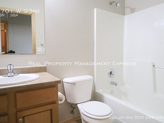 4th image of 3701 W 93rd St