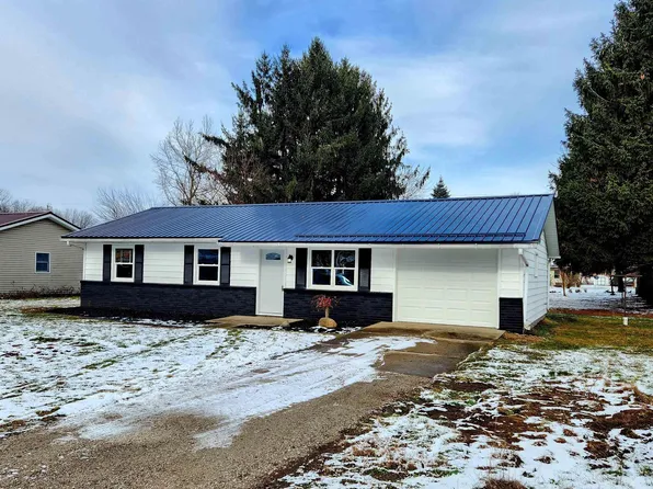 19093 Oak St, New Paris, IN 46553