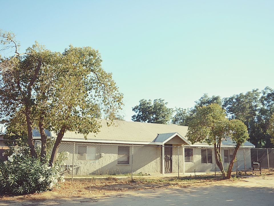 1st image of 141 W Ashlan Ave