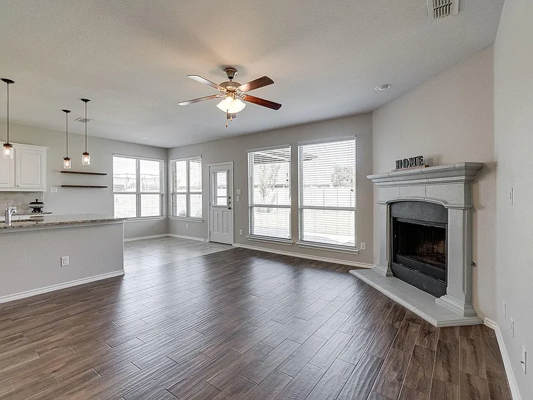 1824 Sparrow St — Photo 14
