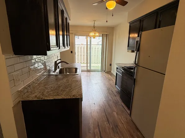 15780 Cambridge Dr, Clinton Township, MI