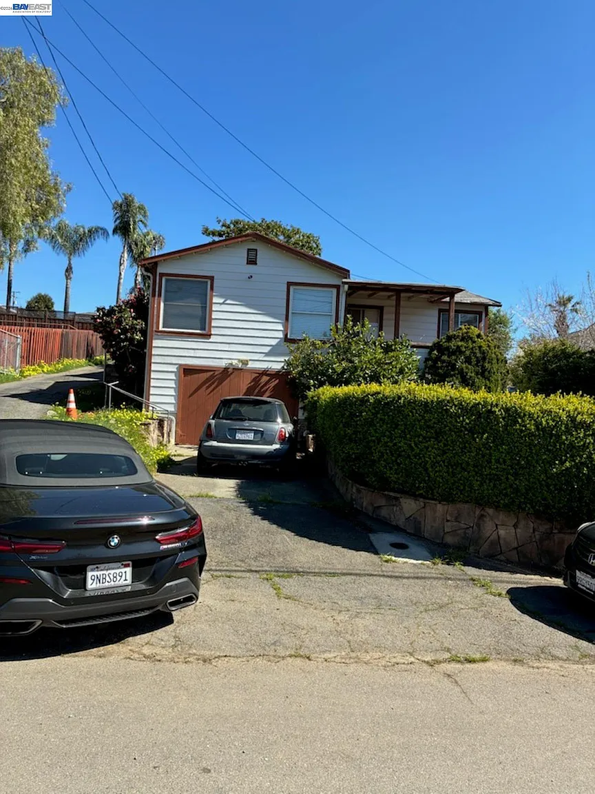 18320 Pepper St photo 1