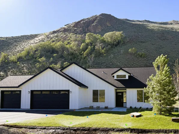 409 Rosewood Dr, Bellevue, ID 83313