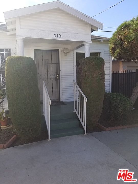 2nd image of 710 W 55th St