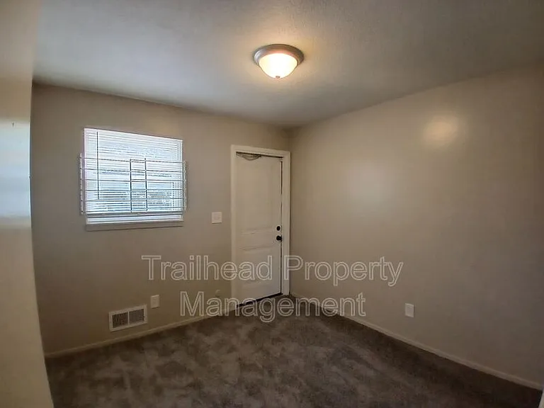 3325 S Oxford Ave #A — Photo 2