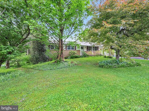 12 Mary Ave, Mechanicsburg, PA 17055