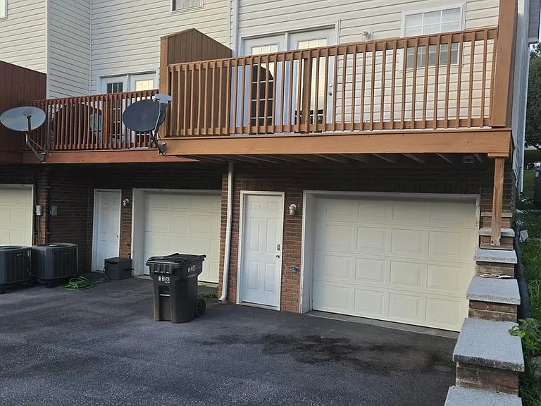 140 Amanda Ln — Photo 3