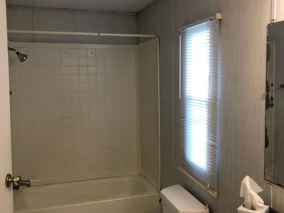 4th image of 4019 Highwood Ct NE
