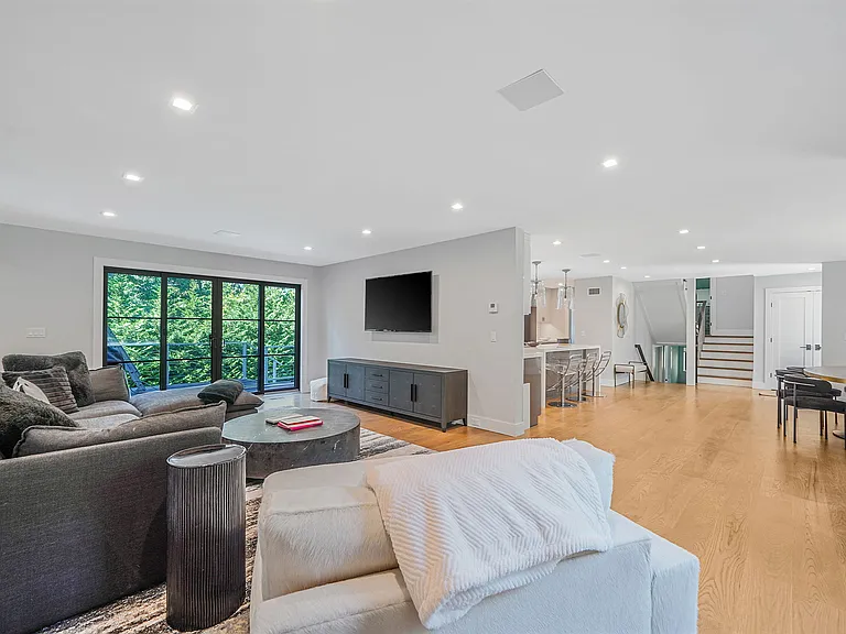 17 Milton Ave — Photo 5
