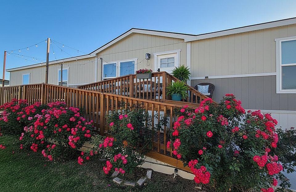 1st image of 487 Bridlewood Dr