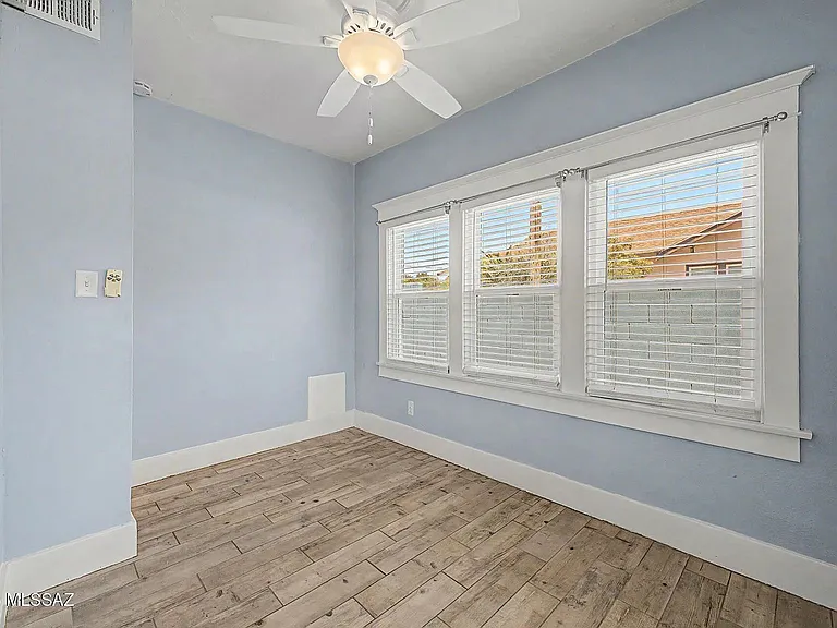 825 E Helen St — Photo 20
