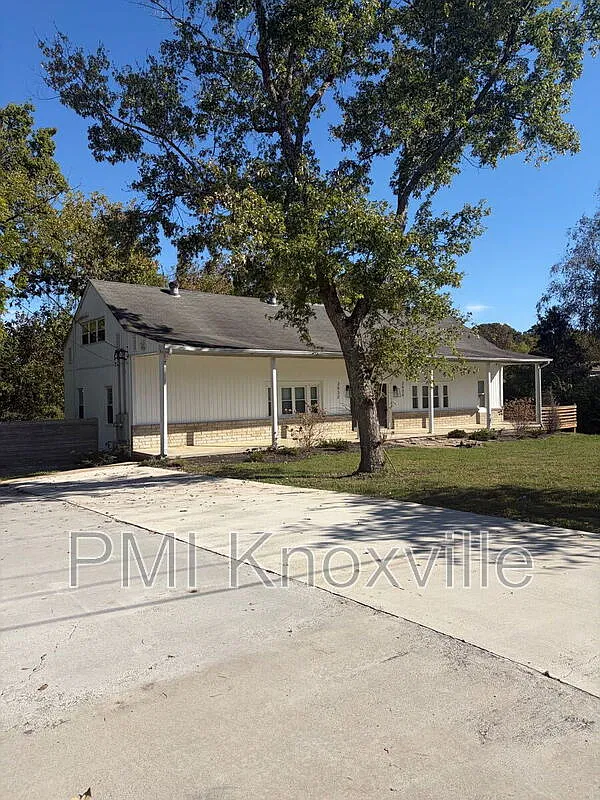 2 bed, 1.0 bath, 1200 sqft, $1,395 — Photo 1