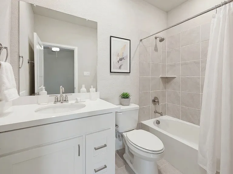 2521 Hampstead Ln — Photo 16