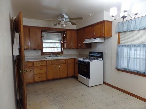 3rd image of 2520 Glenwood Ave