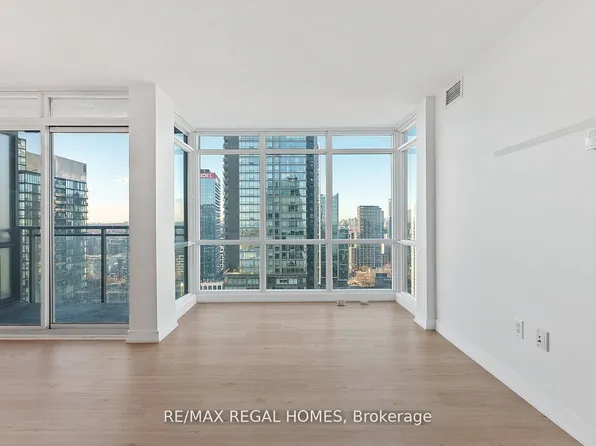 15 Fort York Blvd #4106, Toronto, ON M5V 3Y4