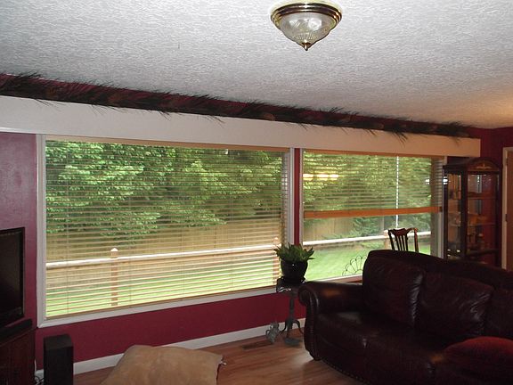 2nd image of 605 Helton St NE