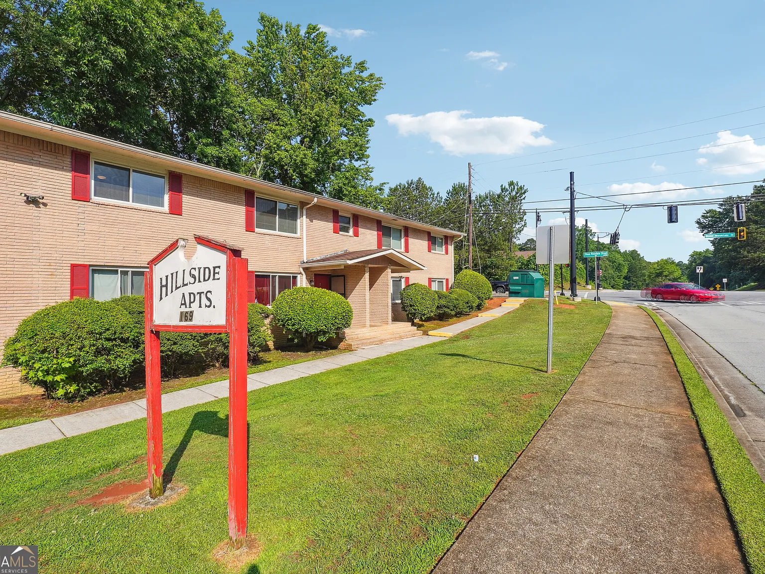 2 bed, 1.0 bath, $1,295 — Photo 2