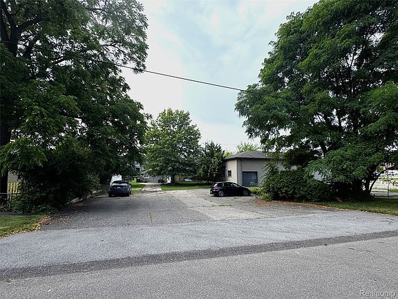 2nd image of 213 Main St