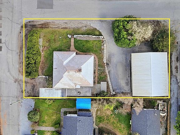 4th image of 7489 Maple St